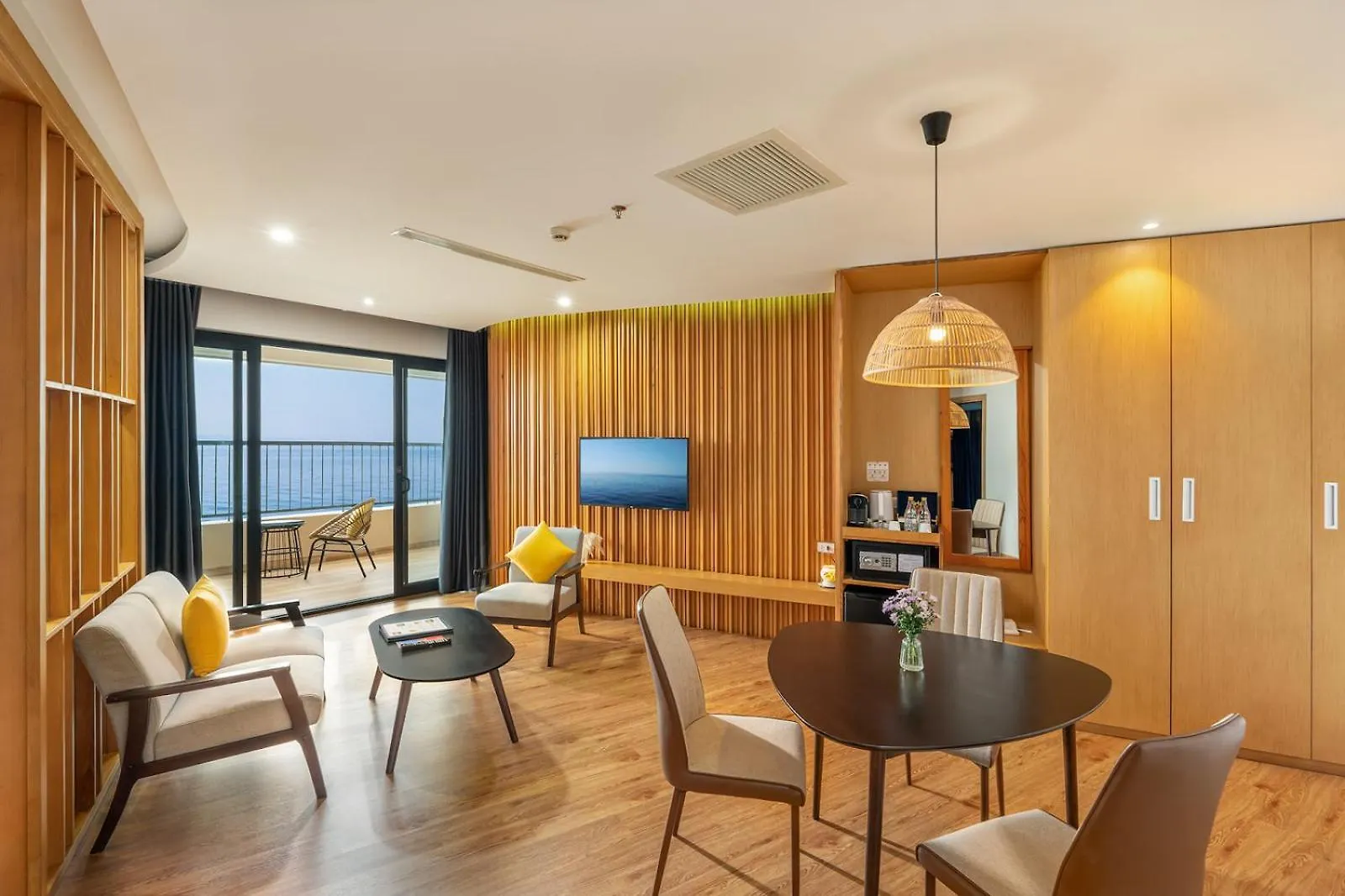 Vias Hotel Vung Tau - Transportation Included 5*,
